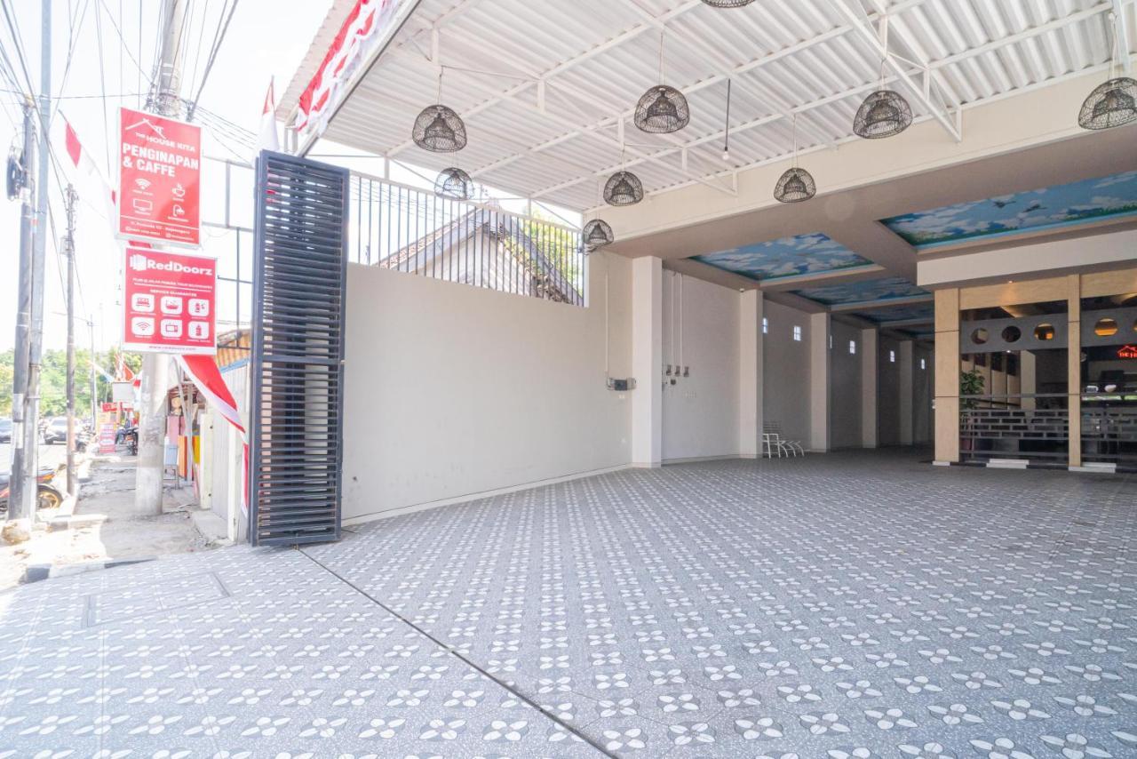 Reddoorz Plus @ Jalan Pemuda Timur Bojonegoro Exteriér fotografie